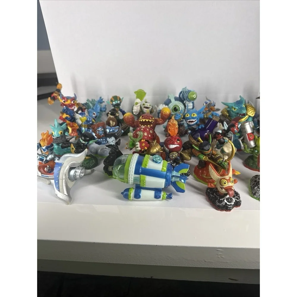 31 Miscellaneous SKYLANDERS, SWAPFORCE,GIANTS,SURPERCHARGED,ETC.